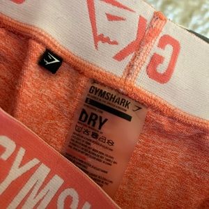 Gym shark crop leggings